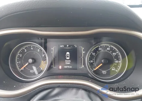 2015 Jeep Cherokee Latitude z USA, uszkodzony, nr VIN 1C4PJLCS8FW584602